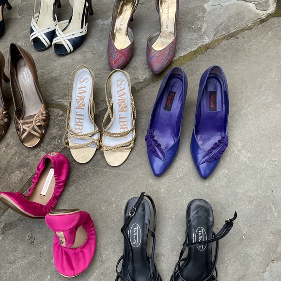 Modern and vintage shoes. - Picture 3 of 6